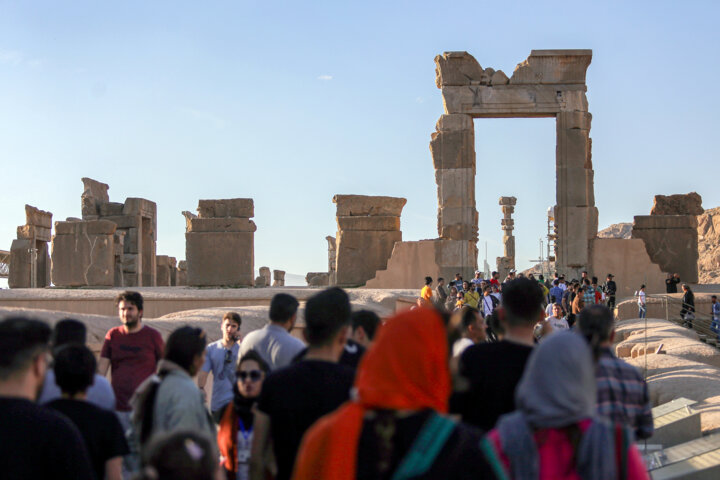 حافظیه و تخت‌جمشید در صدر اماکن پربازدید تاریخی در نخستین روزهای نوروز – جمهورآنلاین