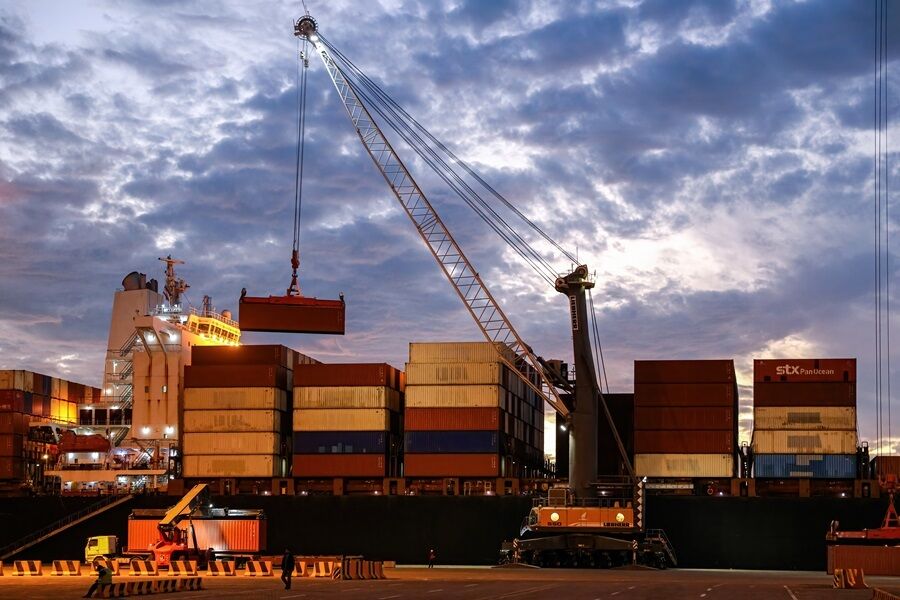 نیمی از کالاهای وارداتی تحت کنترل‌های شدید است – جمهورآنلاین