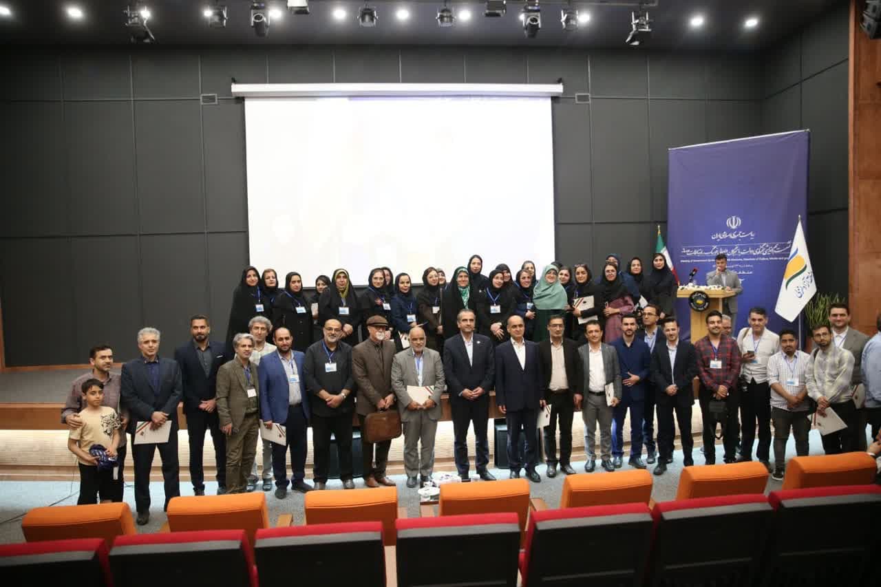 نشست هم‌اندیشی سخنگوی دولت با نخبگان و اهالی فرهنگ در منطقه آزاد انزلی برگزار شد – جمهورآنلاین