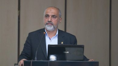 به گزارش ریال  آنلاین، عضو هیأت عامل و معاون امور دریایی سازمان بنادر و دریانوردی با بیان این مطلب در نخستین همایش سالانه راهنمایان کشتی نگین سبز اظهار داشت: شما دریاییان و دریادلان بزرگ که به‌عنوان راهنما فعالیت می‌کنید و همچنین تیم‌هایی که در قالب کشتی‌بانان در دفاتر خدمات دریایی حضور دارند، از نظافتچی گرفته تا دیگر امور، همه ما در نهایت اعضای یک خانواده هستیم.
