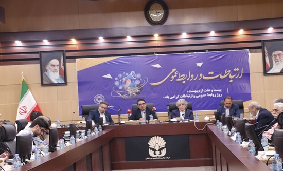 به گزارش ریال  آنلاین به نقل از روابط عمومی سازمان توسعه تجارت ایران، نشست تخصصی ارتباطات و توسعه تجارت خارجی از سوی روابط عمومی سازمان توسعه تجارت ایران و باحضور امیر روشن بخش معاون ارتقای کسب‌وکارهای بین‌المللی سازمان توسعه تجارت ایران، حسن عمیدی استاد و پژوهشگر حوزه ارتباطات و مجید رضاییان استاد و پژوهشگر حوزه ارتباطات و رسانه، در سالن مروارید خلیج فارس واقع در محل دائمی نمایشگاه‌های بین‌المللی تهران برگزار شد.