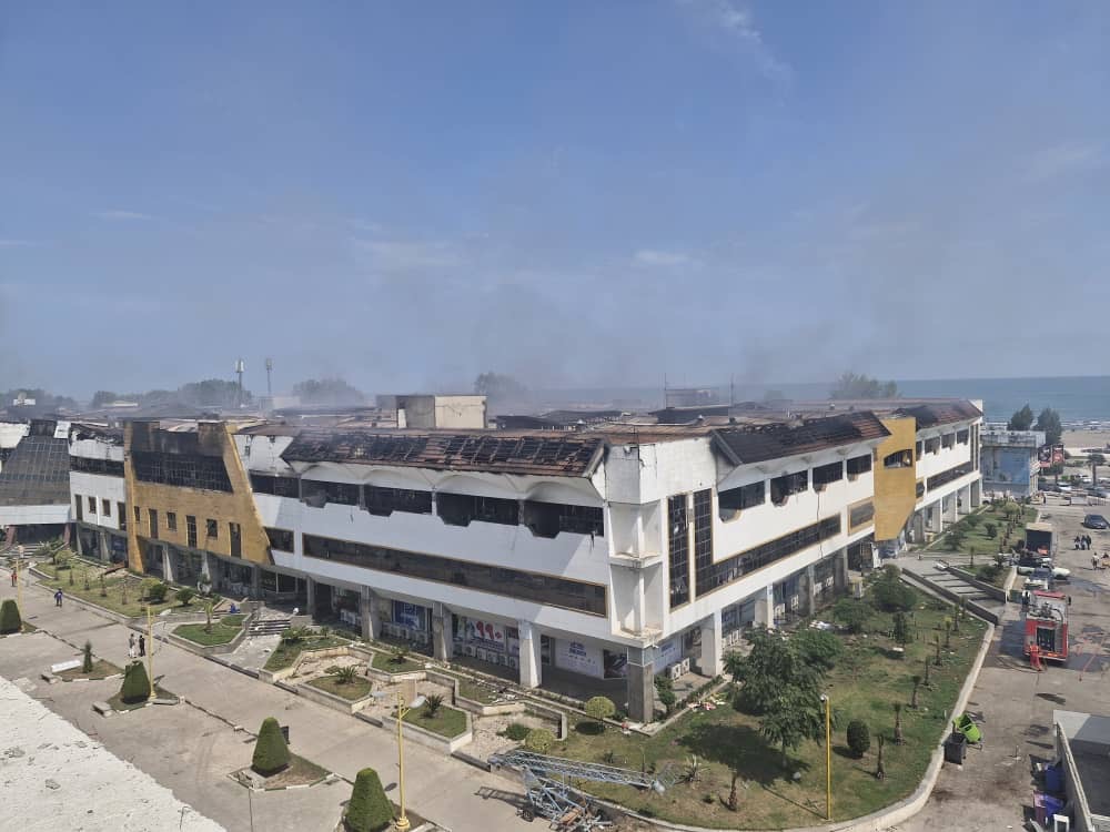 مهار کامل آتش سوزی مجتمع ونوس انزلی؛ بدون سرایت به طبقات دیگر و فاقد خسارت جانی و مصدومیت – جمهورآنلاین