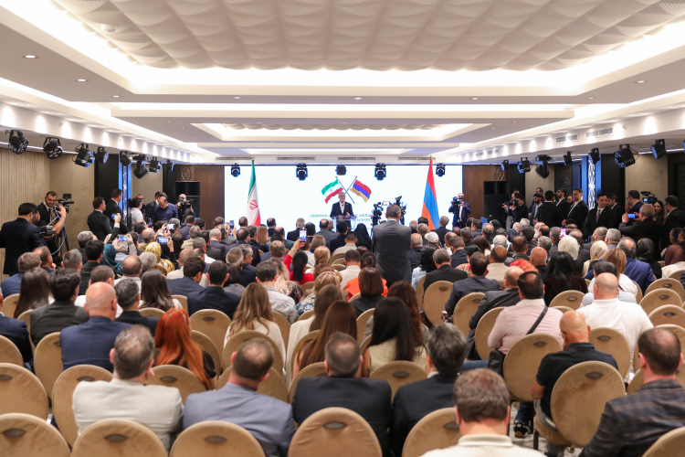 در همه زمینه‌های مورد گفت‌وگو با ارمنستان توافقات راهگشا و موثری حاصل شد – جمهورآنلاین