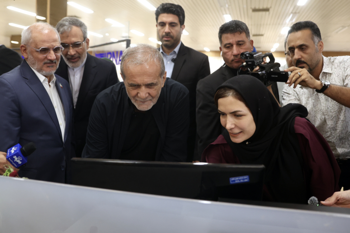 حضور سرزده رئیس‌جمهور در خبرگزاری ایرنا