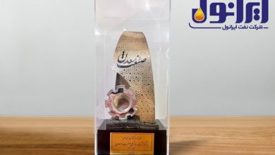 به گزارش ریال آنلاین به نقل از پایگاه اطلاع‌رسانی شرکت نفت ایرانول، در این مراسم که امروز چهارم شهریورماه با حضور دکتر مسعود پزشکیان رییس جمهور و مهندس سید محمد اتابک، وزیر صنعت، معدن و تجارت، در سالن همایش‌های صدا و سیما برگزار شد؛ از مهندس عیسی اسحاقی، مدیرعامل شرکت نفت ایرانول، به پاس مدیریت شایسته و اثربخش در دستیابی به این موفقیت بزرگ با اهدا تندیس زرین تجلیل به عمل آمد.