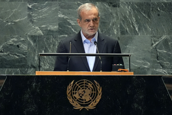 ایران در برابر تندبادها استوار ایستاده است