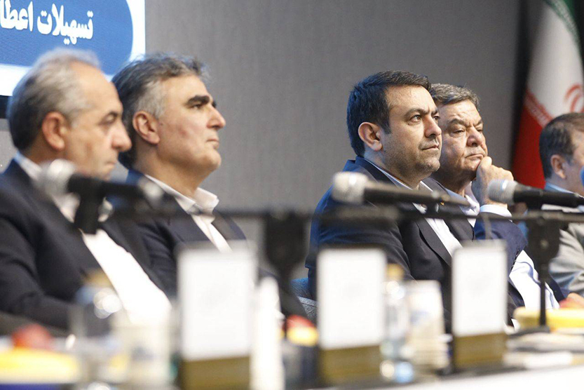 تاکید نجارزاده بر بهبود معیشت کارکنان بانک‌ها – جمهورآنلاین