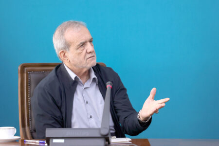 باید ساخت نیروگاه‌های خورشیدی را با سرعت پیش ببریم