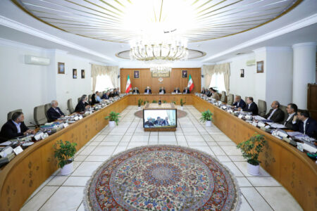 تحکیم همبستگی و وفاق به جای تخریب و سیاه‌نمایی، وظیفه همگانی است