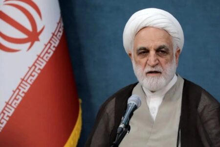 مراقب باشیم در زمین دشمن بازی نکنیم