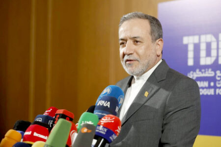 همچنان پیگیر دیپلماسی و طرفدار حل و فصل مسالمت‌آمیز اختلافات بین‌المللی هستیم