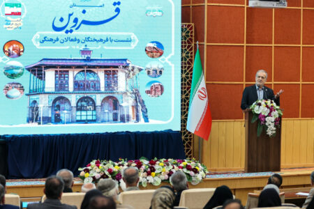 بسیاری از اختلافات ما به جای رقابت بر سر خدمت، بر سر جایگاه و صندلی است