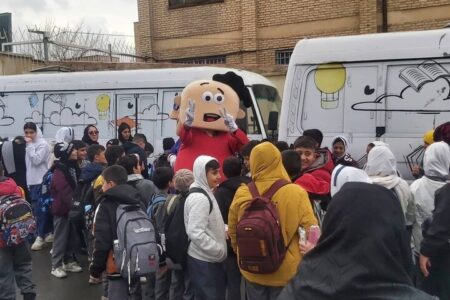 فعالیت کتابخانه‌های سیار در کوچه‌های تبریز