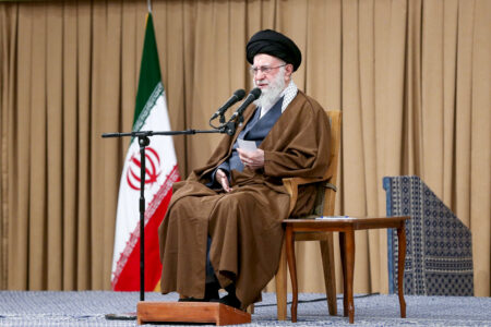 همه بدانند که علاج بسیاری از مشکلات در قوی شدن است