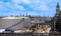 بازدیدمعاون نظارت برتولید و زنجیره تأمین صنایع پتروشیمی خلیج‌فارس از پتروشیمی اروند