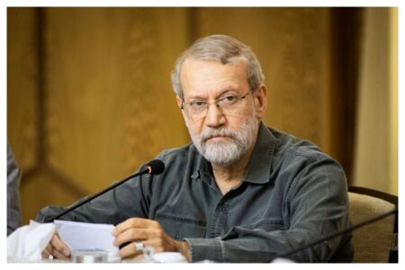 باید یک مقاومت ملی در برابرخواسته‌های آمریکا شکل بگیرد و ایرانیان سرحرف خودبایستند