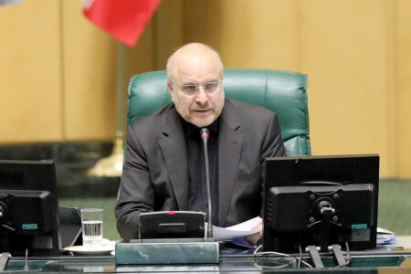 در بهبود شرایط اقتصادی و معیشت مردم، مجلس خود را در کنار دولت می‌داند