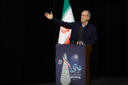 اینکه بخواهیم تصور کنیم کسی آن طرف هست که بخواهد به ما کمک کند خیال باطلی است