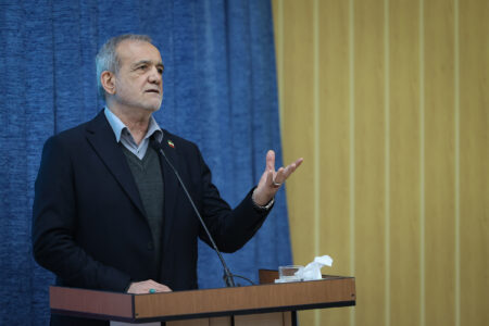 ساختار سلامت علاوه بر درمان، آموزش و حمایت اجتماعی را در دستور کار قرار دهد