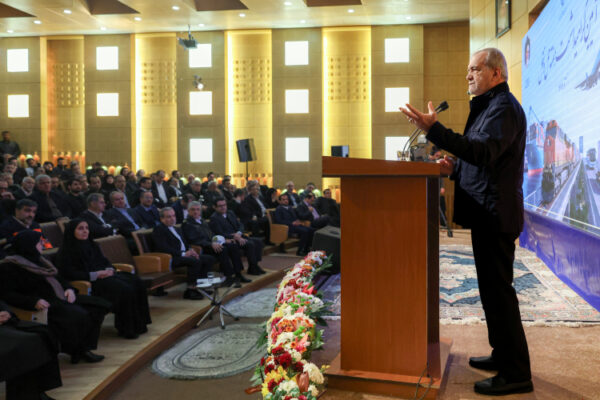 مصمم به توسعه شبکه حمل و نقل کشور هستیم