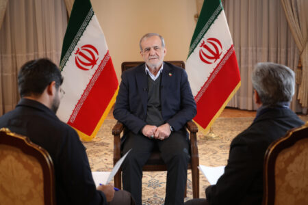 با قدرت تمام مشکلات، تحریم‌ها و فشارها را پشت سر خواهیم گذاشت