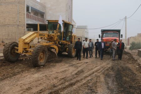 بازدیدمعاون عمرانی سازمان منطقه آزاداروند ازعملیات بهسازی وآسفالت ۳۰معبر کوی نیرو