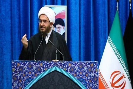 رهبرانقلاب باحضور درحسینیه امام خمینی(ره) صفوف رامتحدکرد وقدرت روحی به ملت داد