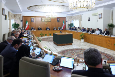 حضور هنرمندان در صحنه در فضای غبارآلود ناشی از حوادث تلخ اخیر قابل  تقدیر است