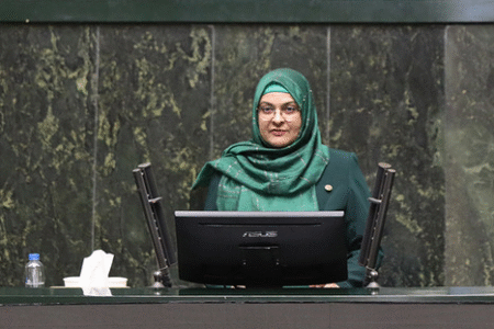 ایرانیِ خردمند، به خانه و خاک کشورش می‌بالد