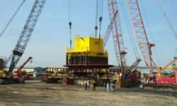 مونتاژ موفقیت‌آمیز دومین گوی شناور صادراتی جاسک در یارد خرمشهر