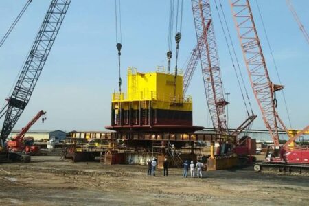 مونتاژ موفقیت‌آمیز دومین گوی شناور صادراتی جاسک در یارد خرمشهر