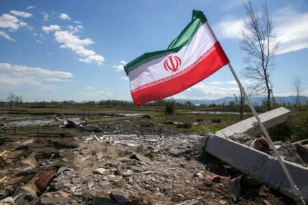 شاعران پارسی‌گو در ستایش ایستادگی ایران سرودند