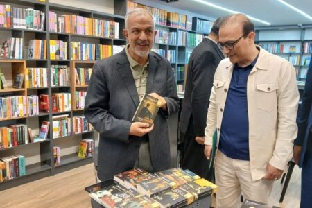 کتاب‌فروشی علمی‌وفرهنگی در راسته انقلاب بازگشایی شد