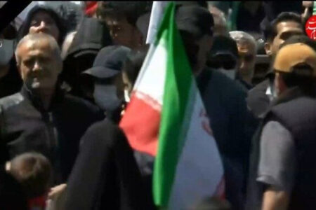 حضور رئیس‌جمهور در آیین چهلمین روز شهادت رهبر انقلاب