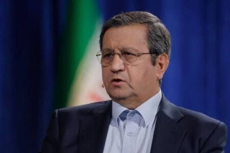 همتی: بازارها تحت تأثیر التهابات جنگی است؛ کنترل تدریجی شرایط