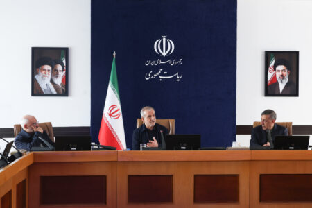 خدمت‌رسانی با کیفیت، عدالت و بهره‌وری باید در متن اداره کشور قرار گیرد