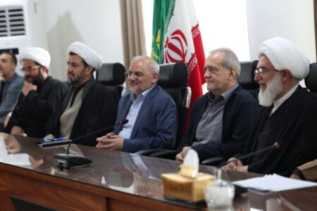باید برای مردمی که از کشور، نظام و رهبری حمایت کرده‌اند کاری کارستان انجام دهیم