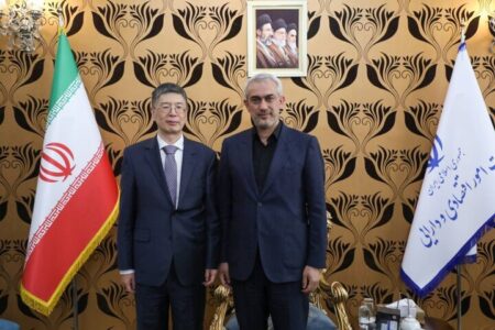 توسعه روابط راهبردی ایران و چین در دیدار وزیر اقتصاد با سفیر پکن – جمهورآنلاین