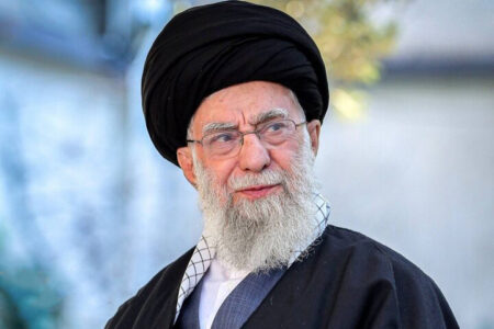 پیکر مطهر رهبر شهید به خاک سپرده شد