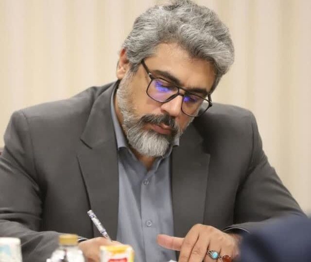 ۱۷ مرداد؛ روایتِ مسئولیتی که بر دوشِ قلم سنگینی می‌کند